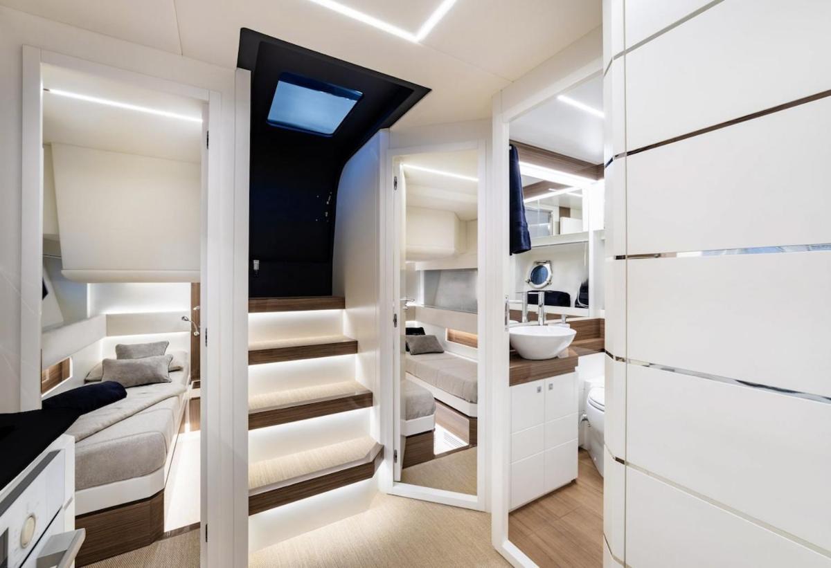 Luxury Private Yacht Botel
