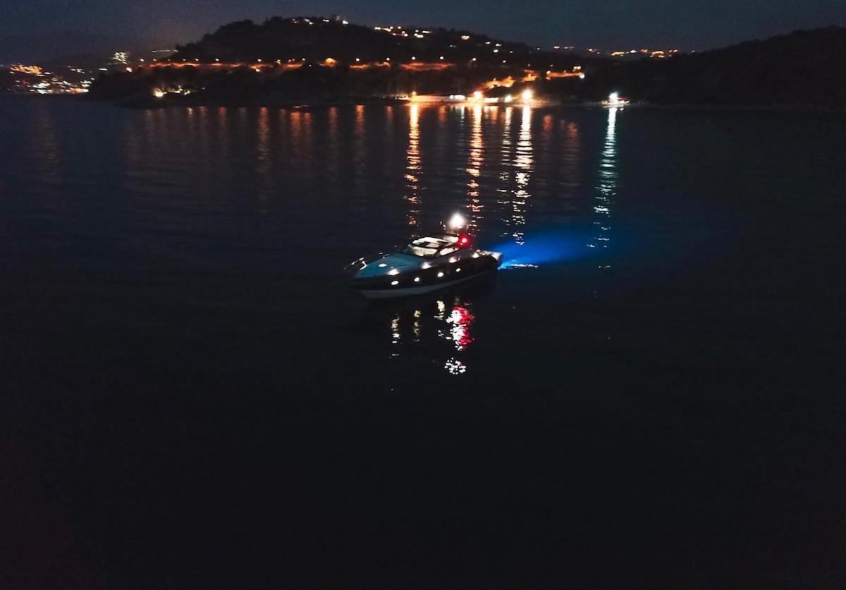 Botel Luxury Private Yacht *