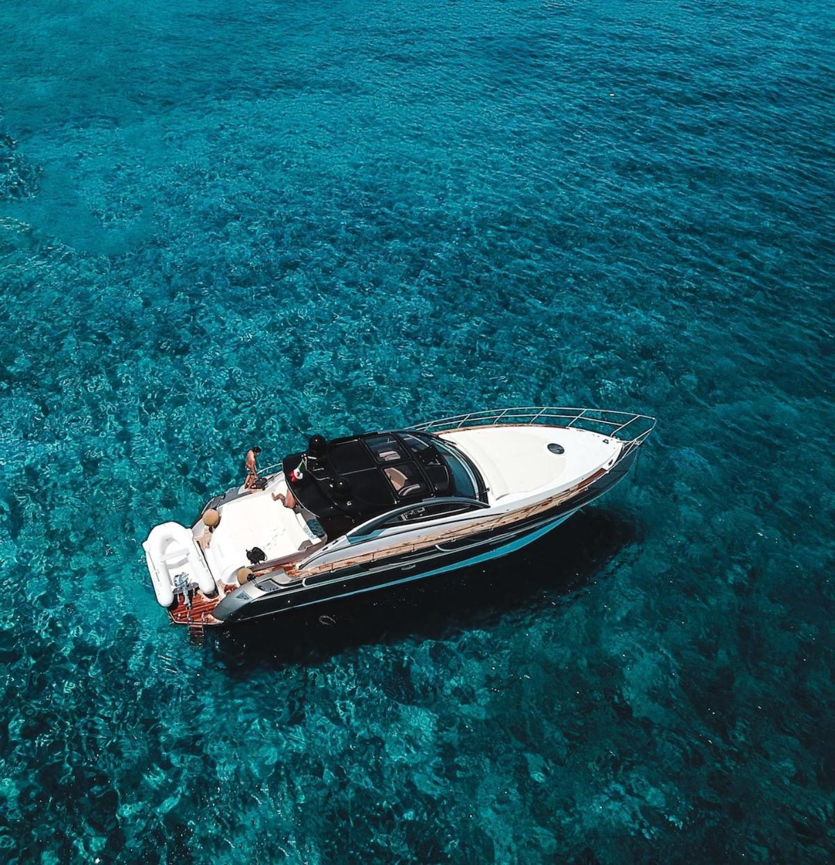 Luxury Private Yacht Botel