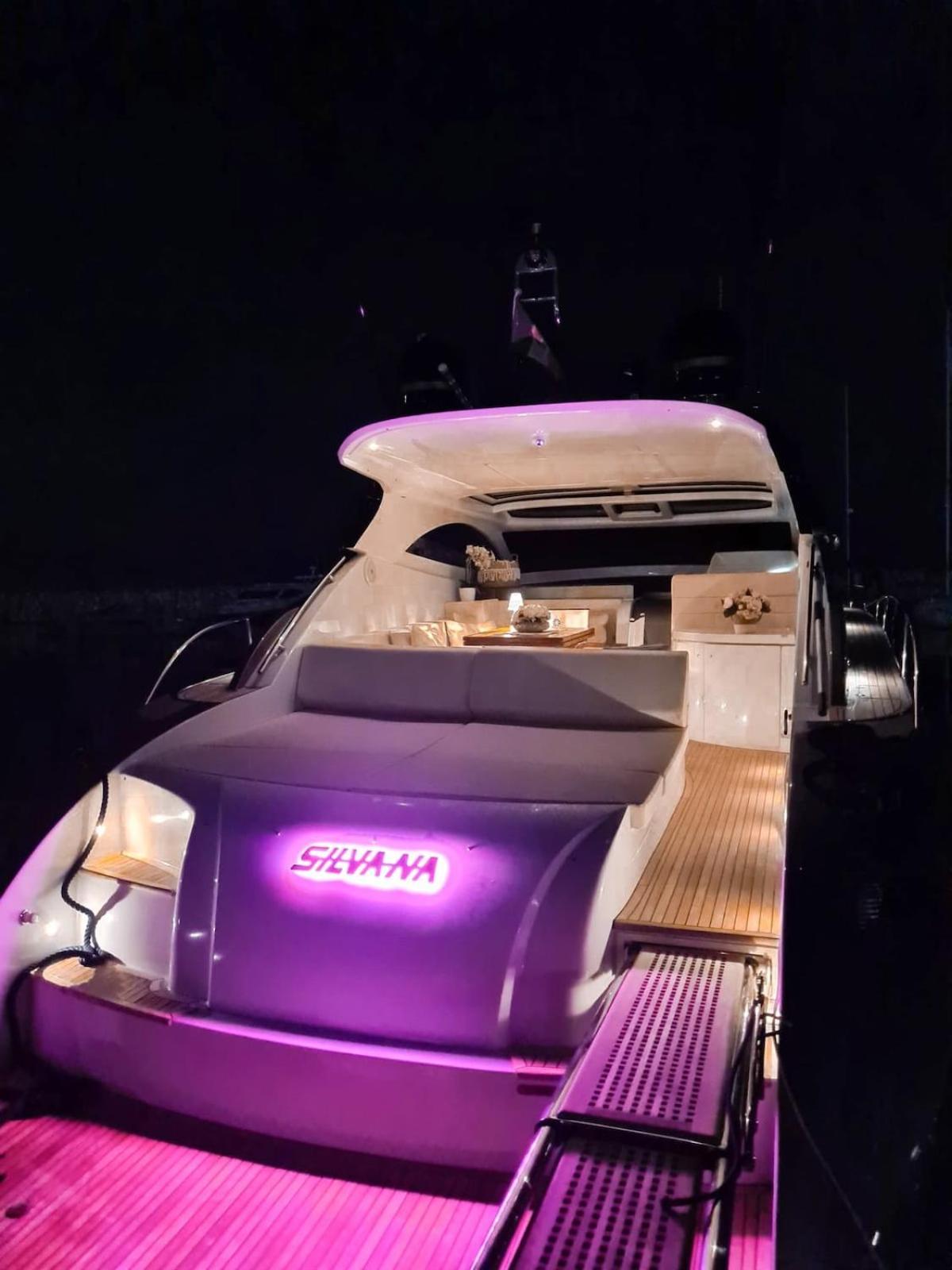Botel Luxury Private Yacht
