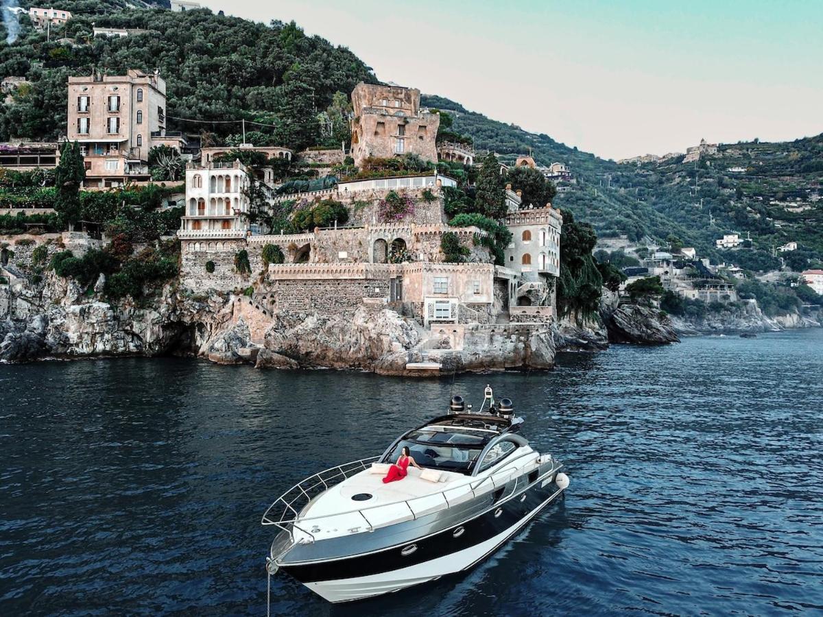Botel Luxury Private Yacht *